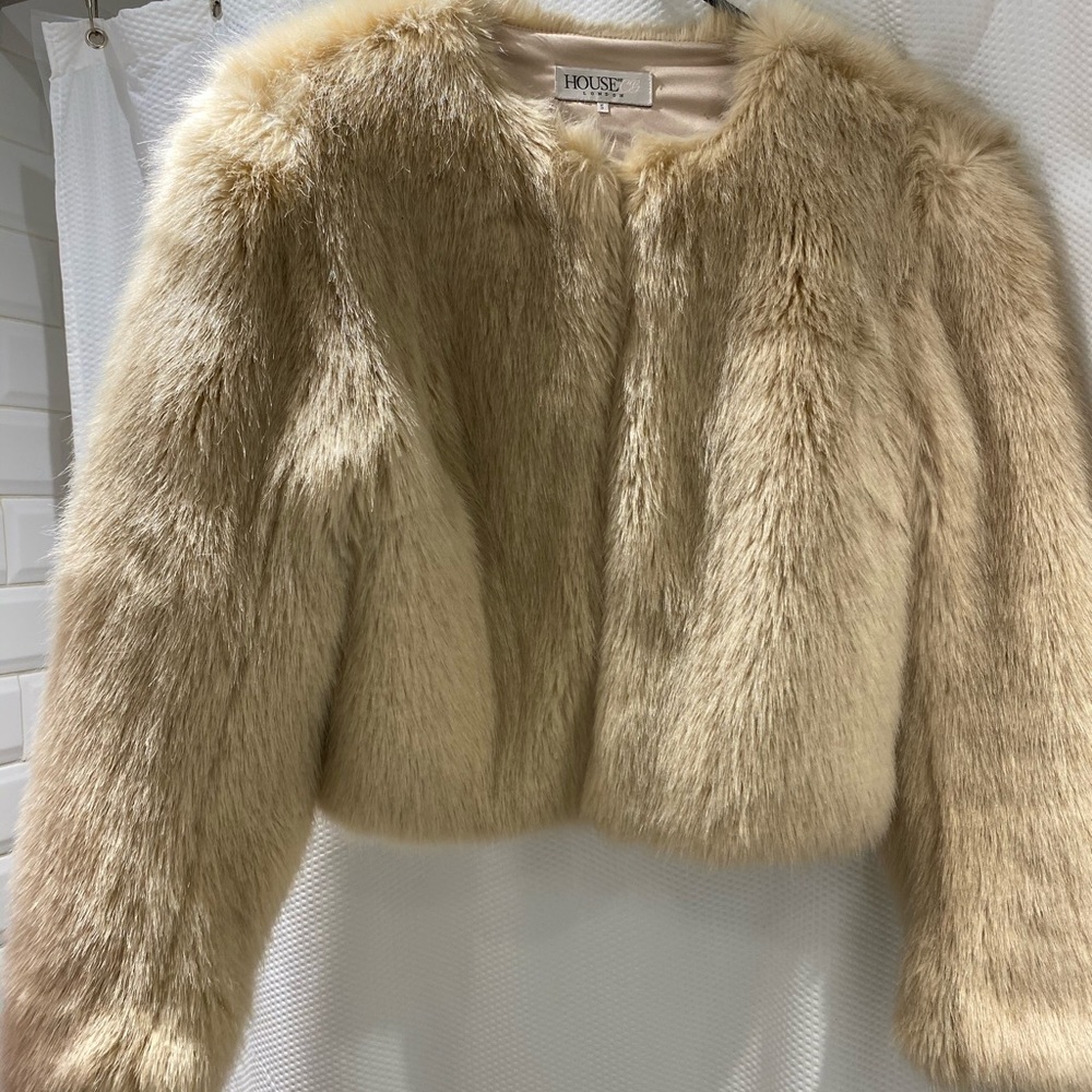 House of CB SMALL cropped nude beige faux fur coat
